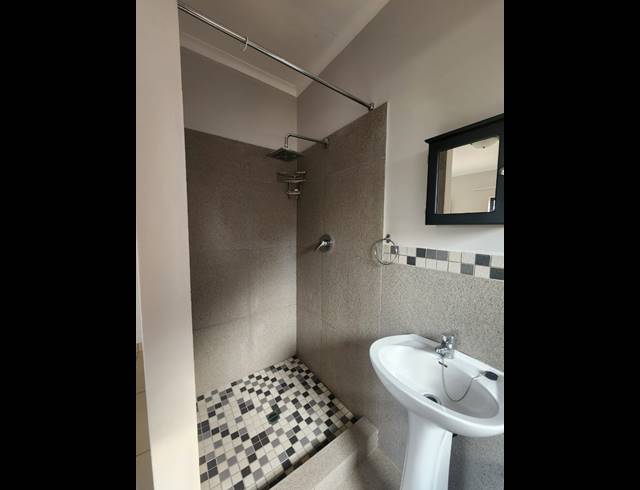 1 BEDROOM SIMPLEX TO LET IN CRESTHOLME
